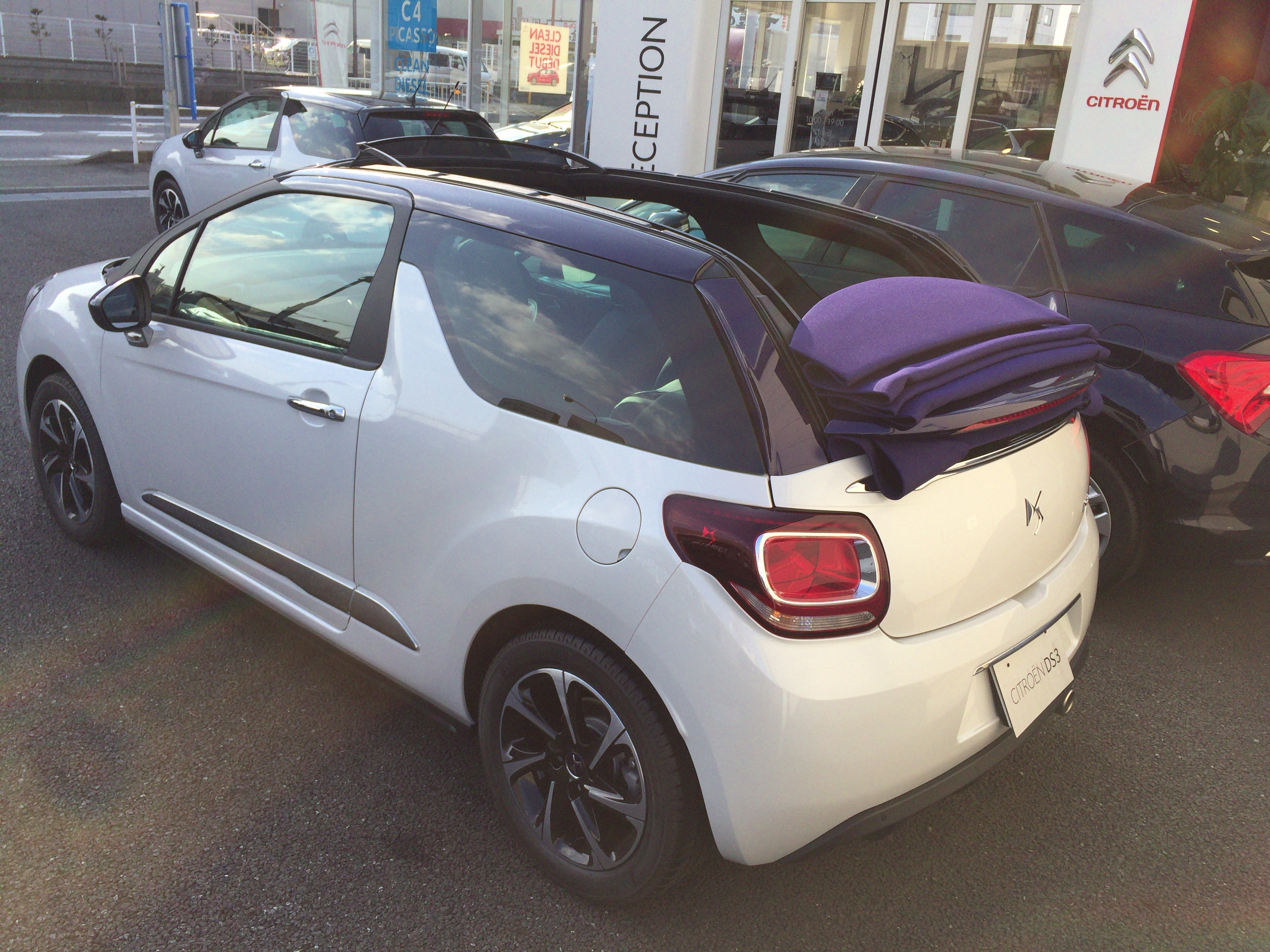 ＤＳ３　ＣＡＢＲＩＯ　試乗車のご案内！